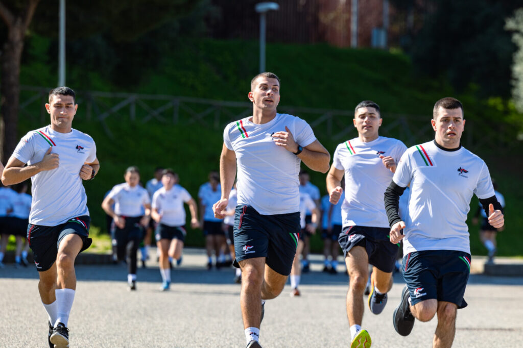 Allievi della Scuola Carabinieri durante l'attività fisica