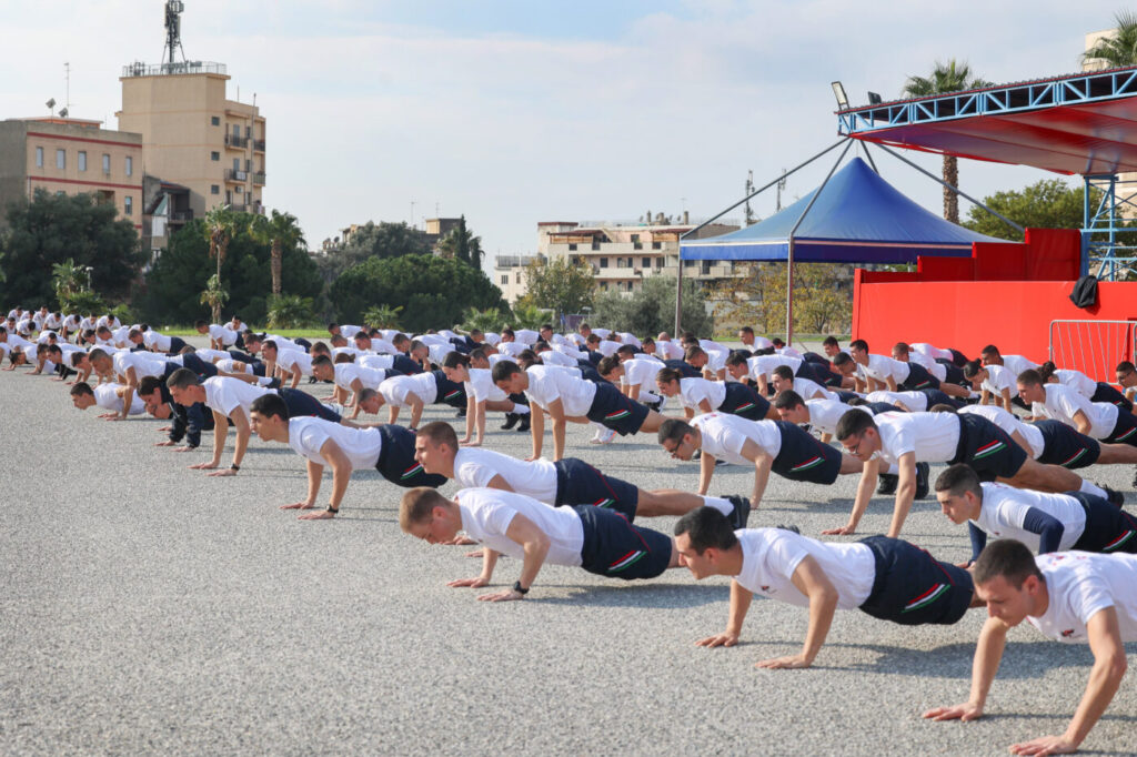 Allievi della Scuola Carabinieri durante l'attività fisica