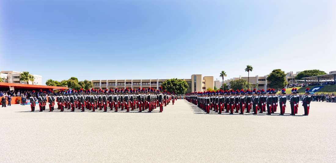 Schieramento degli allievi della Scuola Allievi Carabinieri "Fava e Garofalo" di Reggio Calabria durante una cerimonia